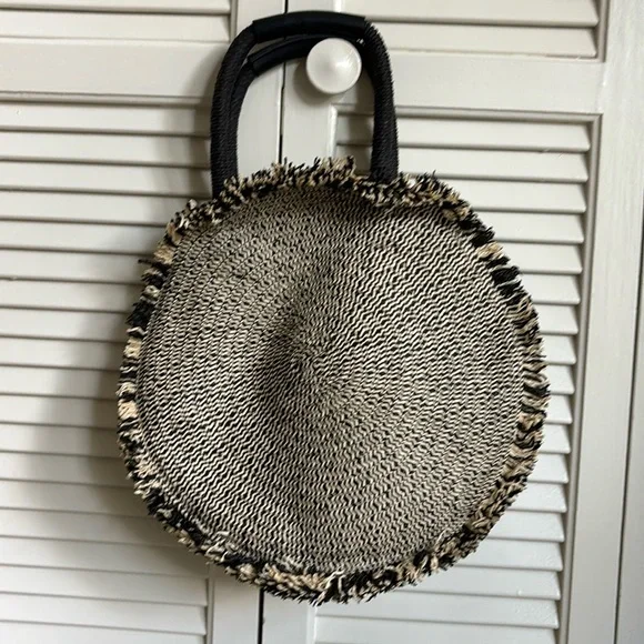 Zara purse- black and cream-black handles – straw - Picture 1 of 6